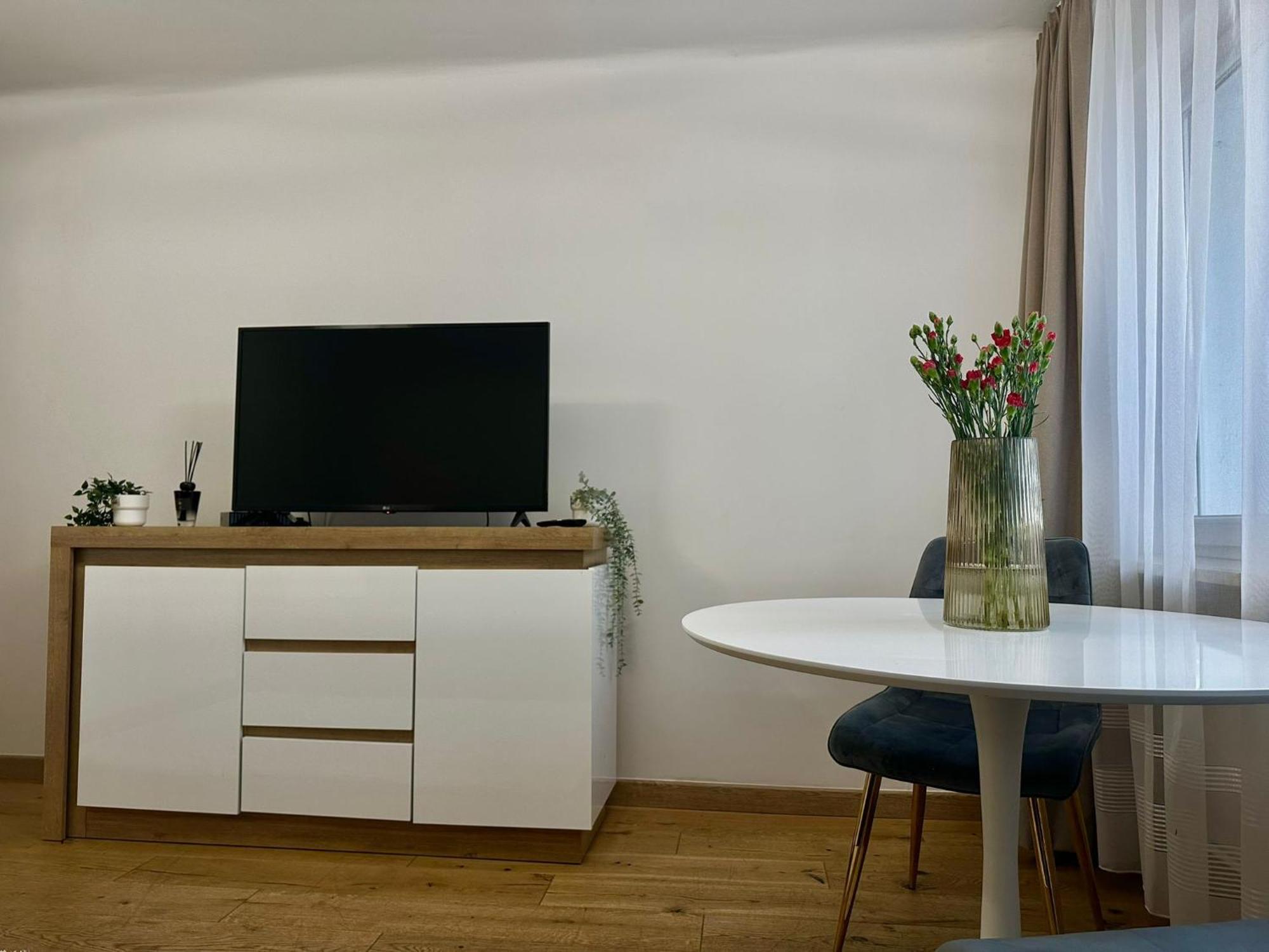 Apartamento Chmielna 106 - Free Parking - Duzy Balkon Varsovia Exterior foto